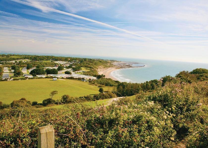 "Trinity" At Whitecliff Bay Isle Of Wight- Yarborough View 4 Hotel Бембридж Екстериор снимка