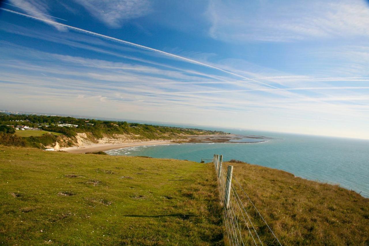 "Trinity" At Whitecliff Bay Isle Of Wight- Yarborough View 4 Hotel Бембридж Екстериор снимка