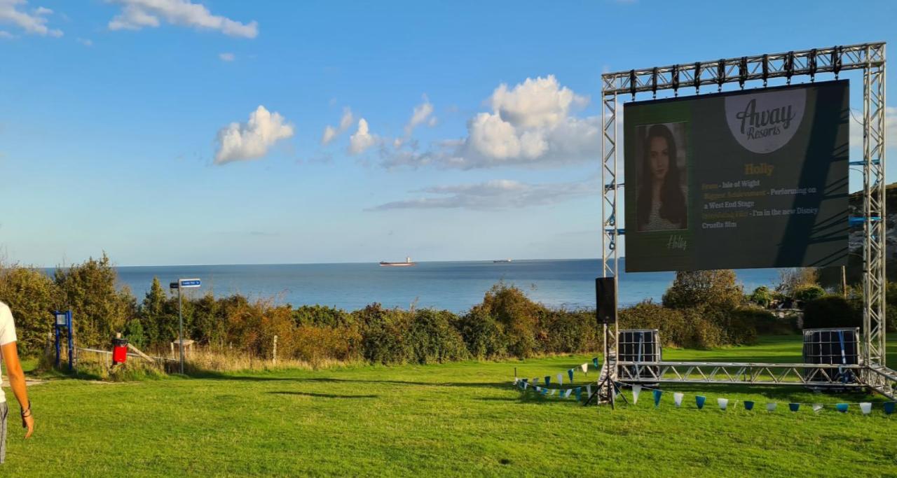 "Trinity" At Whitecliff Bay Isle Of Wight- Yarborough View 4 Hotel Бембридж Екстериор снимка