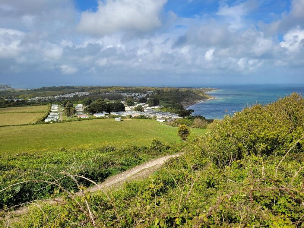 "Trinity" At Whitecliff Bay Isle Of Wight- Yarborough View 4 Hotel Бембридж Екстериор снимка