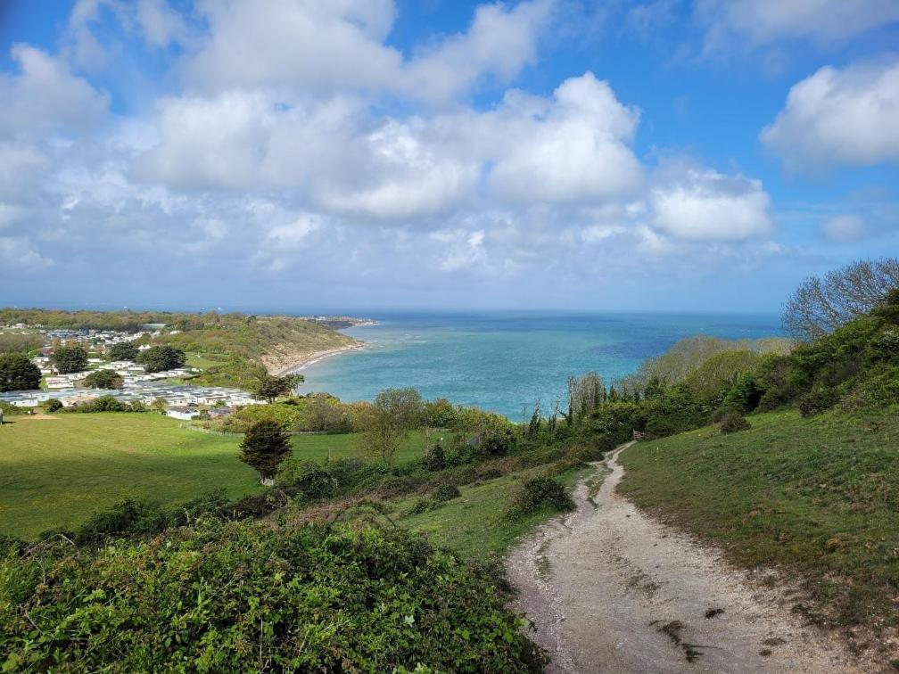 "Trinity" At Whitecliff Bay Isle Of Wight- Yarborough View 4 Hotel Бембридж Екстериор снимка