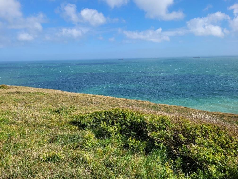 "Trinity" At Whitecliff Bay Isle Of Wight- Yarborough View 4 Hotel Бембридж Екстериор снимка