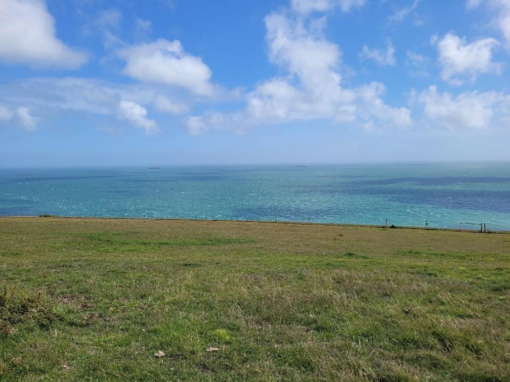 "Trinity" At Whitecliff Bay Isle Of Wight- Yarborough View 4 Hotel Бембридж Екстериор снимка